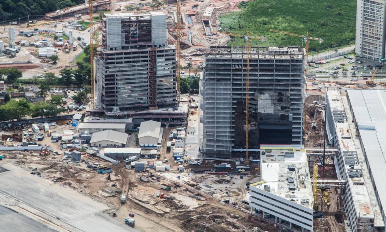 Obras do Centro Principal de Imprensa (MPC) e do hotel dentro do Parque Olímpico Foto: Renato Sette Camara / Prefeitura do Rio