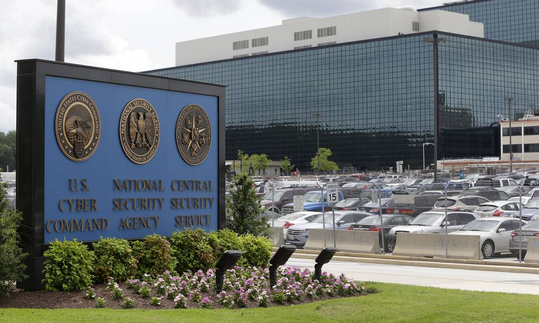 
Governo Barack Obama deu autorização a Agência de Segurança Nacional (NSA) para interceptar comunicações de hackers, sem que houvesse um debate público sobre esta ampliação de poderes, segundo indica publicação do New York Times
Foto:
AP
/
Patrick Semansky

