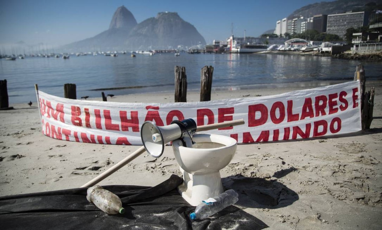 Protesto contra o desperdício de recursos Foto: Fernando Lemos / Agência O Globo