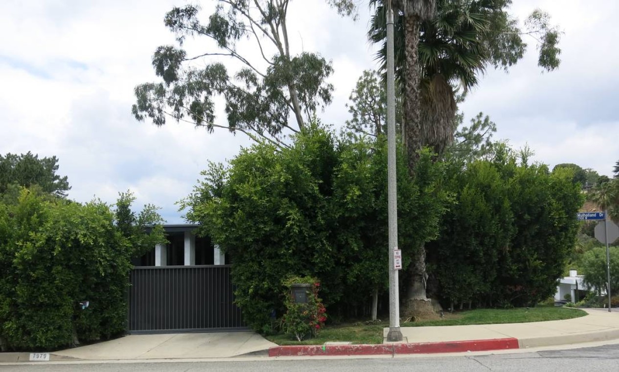 Casa do cantor Bruno Mars, em Beverly Hills, fica perto da mansão de Katy Perry Foto: Bruno Rosa / Agência O GLOBO