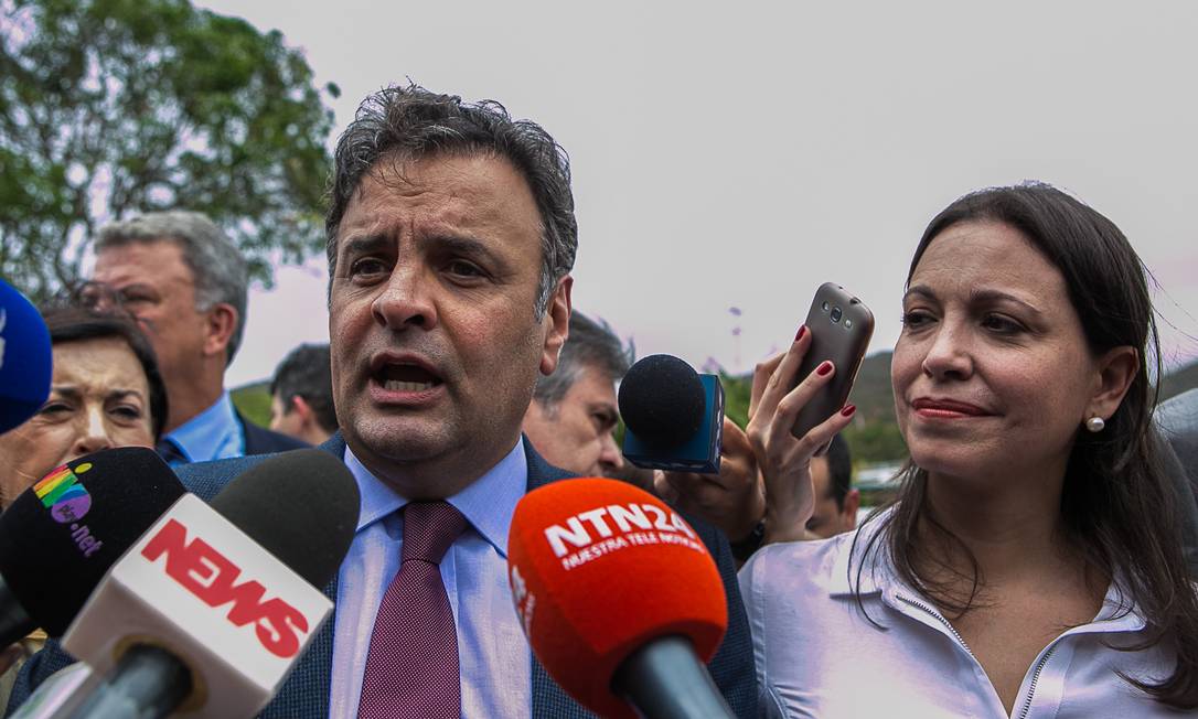 Aécio e María Corina em Caracas: senadores foram barradas Foto: Divulgação/Equipe Aécio Neves