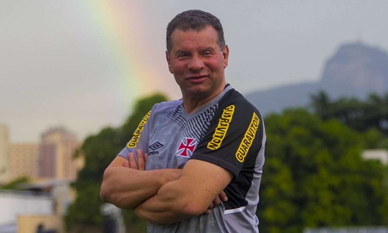 Celso Roth comanda o primeiro treino no Vasco - Jornal O Globo