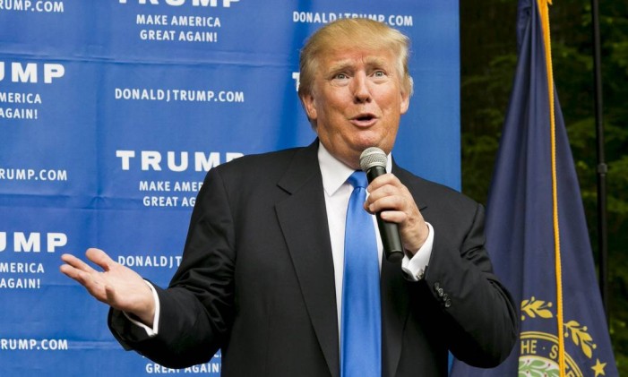 Trump conversa com eleitores em New Hampshire Foto: DOMINICK REUTER / REUTERS