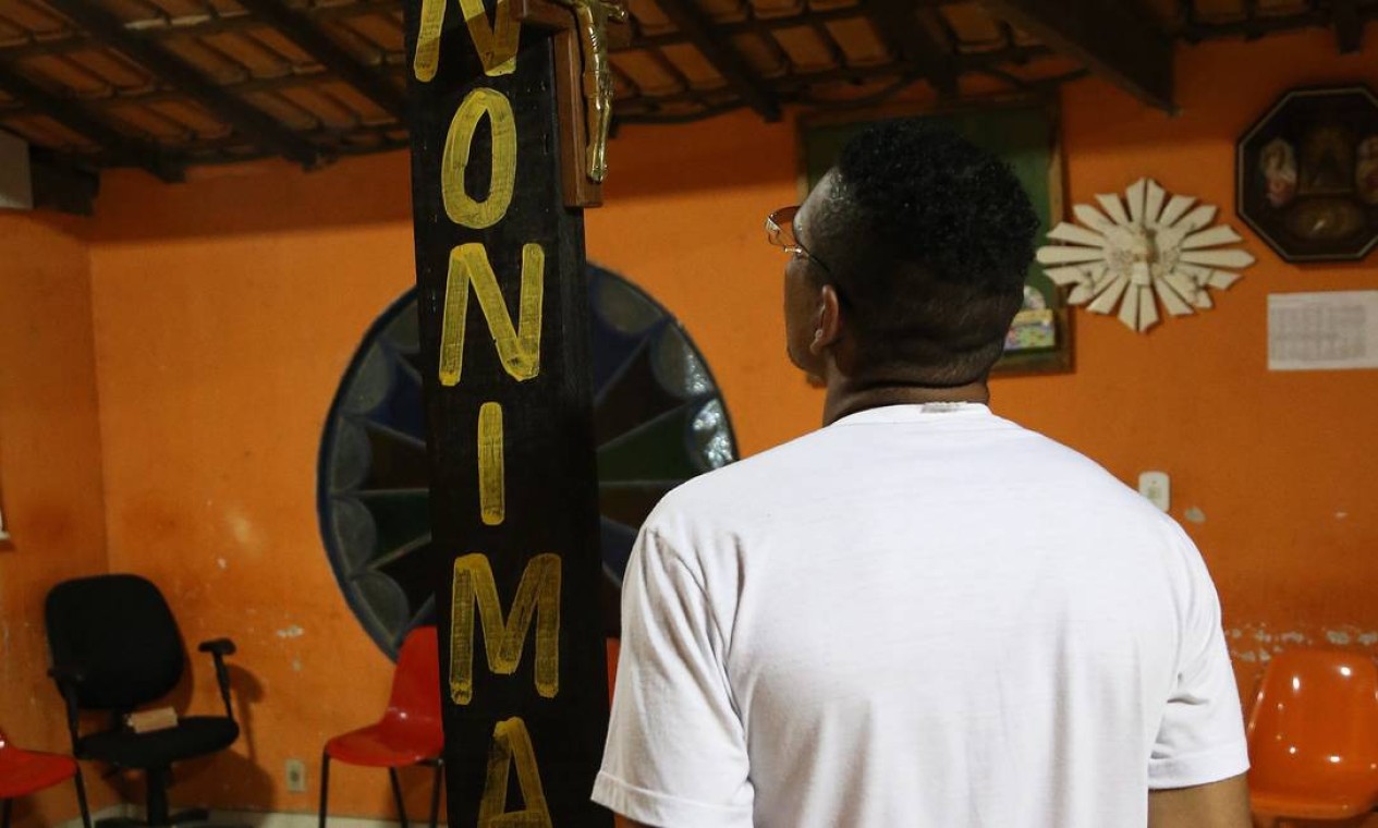 Traficantes expulsam jovem de casa no DF por causa de dívida de R 300