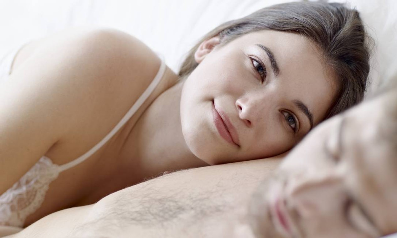 Mulheres querem sexo no fim da noite, enquanto homens preferem as manhãs foto imagem