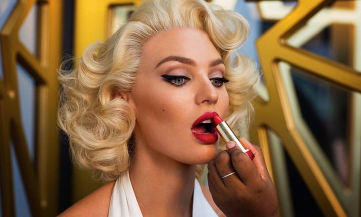 Marca De Maquiagem Divulga Campanha Com Candice Swanepoel à La Marilyn Monroe Jornal O Globo 7656