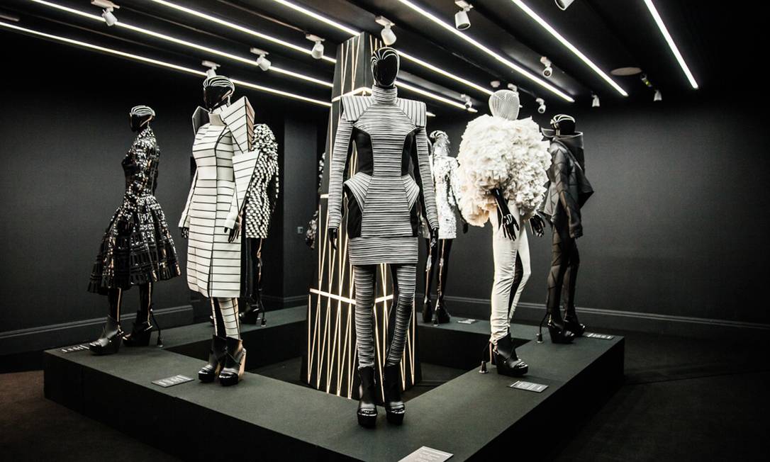 Gareth Pugh inaugura retrospectiva dos dez anos de carreira