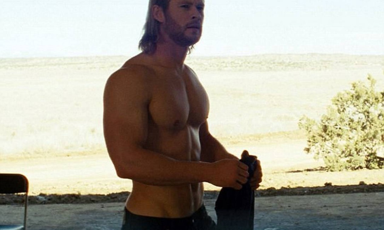 Apontado como o homem mais sexy do mundo, Chris Hemsworth revelou que dorme  pelado - Jornal O Globo