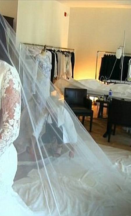 Kim com seu vestido assinado por Riccardo Tisci, estilista da Givenchy Foto: Divulgação/ E!