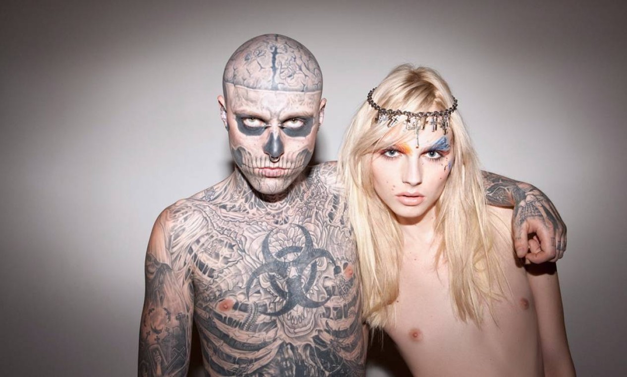 Andrej Pejic e o tatuado Zombie Boy para a Ausländer Foto: Terceiro / Divulgação