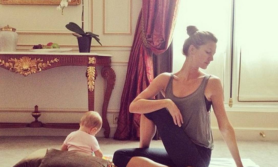 Gisele Bündchen pratica ioga ao lado da filha Vivian Lake Jornal O Globo