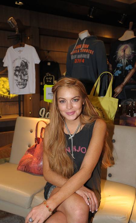 Veja mais imagens de Lindsay Lohan no lançamento da John ...