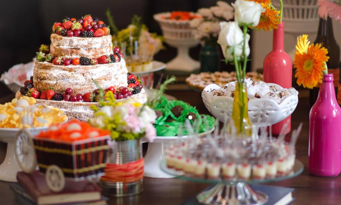 BOLOS DE PASTA AMERICANA para aniversário ou casamento