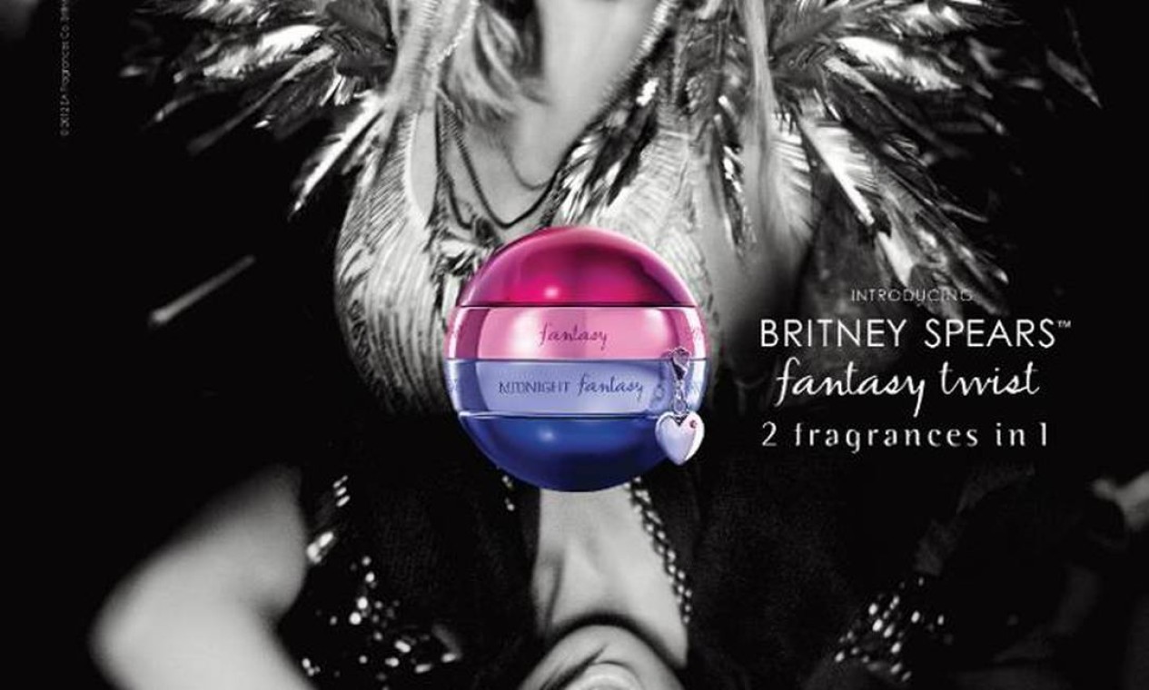 Britney Spears surge com dois visuais em campanha de perfume