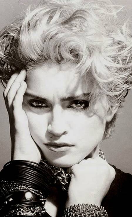 Em 1983, Madonna surgiu para o mundo. O cabelo era desgrenhado. O visual era despretensioso, mas já dava pistas de que nascia uma estrela Foto: Reprodução