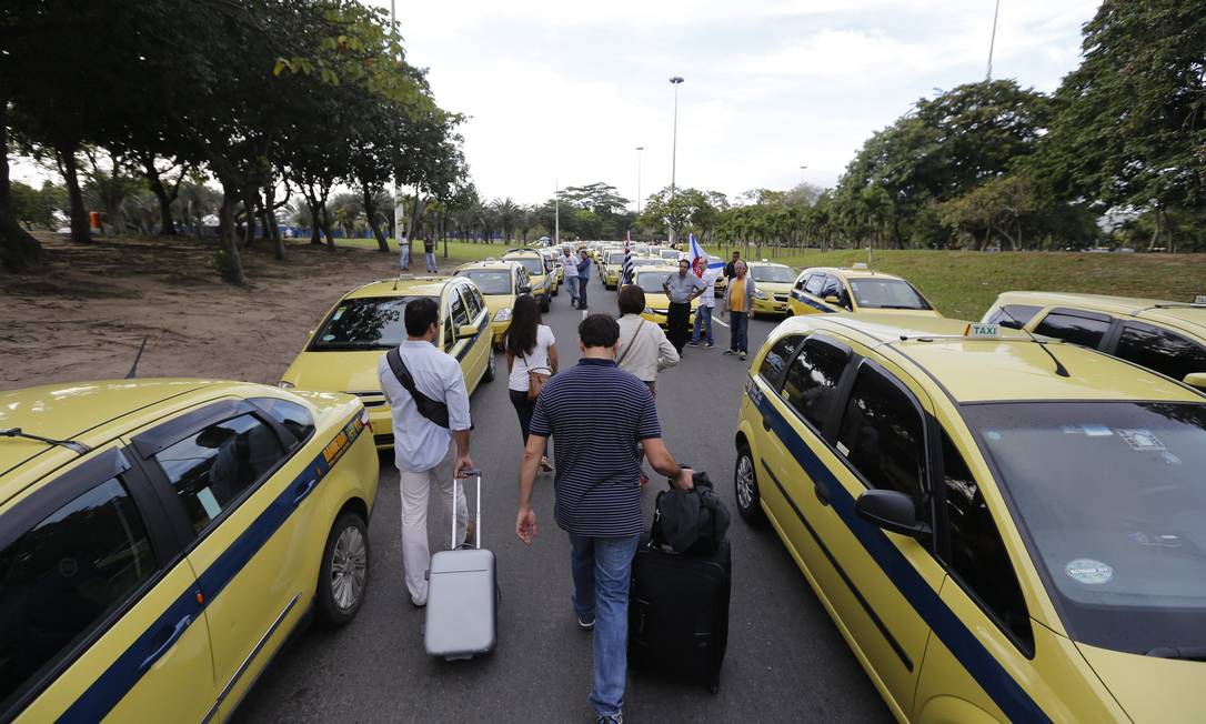 Táxis que circulam no Rio são alvos de cinco denúncias a cada dia, segundo prefeitura Jornal O Táxis que circulam no Rio são alvos de cinco denúncias a cada dia, segundo prefeitura Jornal O