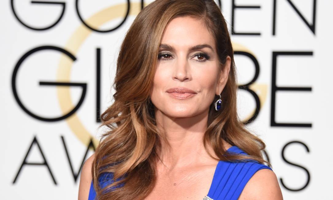 Cindy Crawford vai produzir série de TV inspirada em 'guerra' entre agências de modelos Jornal