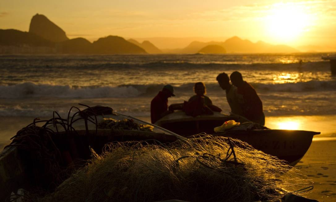 Pescadores da colÃ´nia Z-13 se preparam para mais um dia de trabalho no mar Foto: Guilherme Leporace / AgÃªncia O Globo