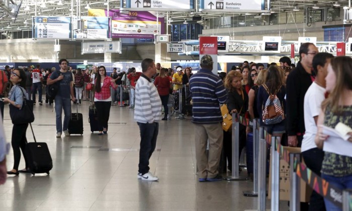 Resultado de imagem para aeroporto galeao passageiros