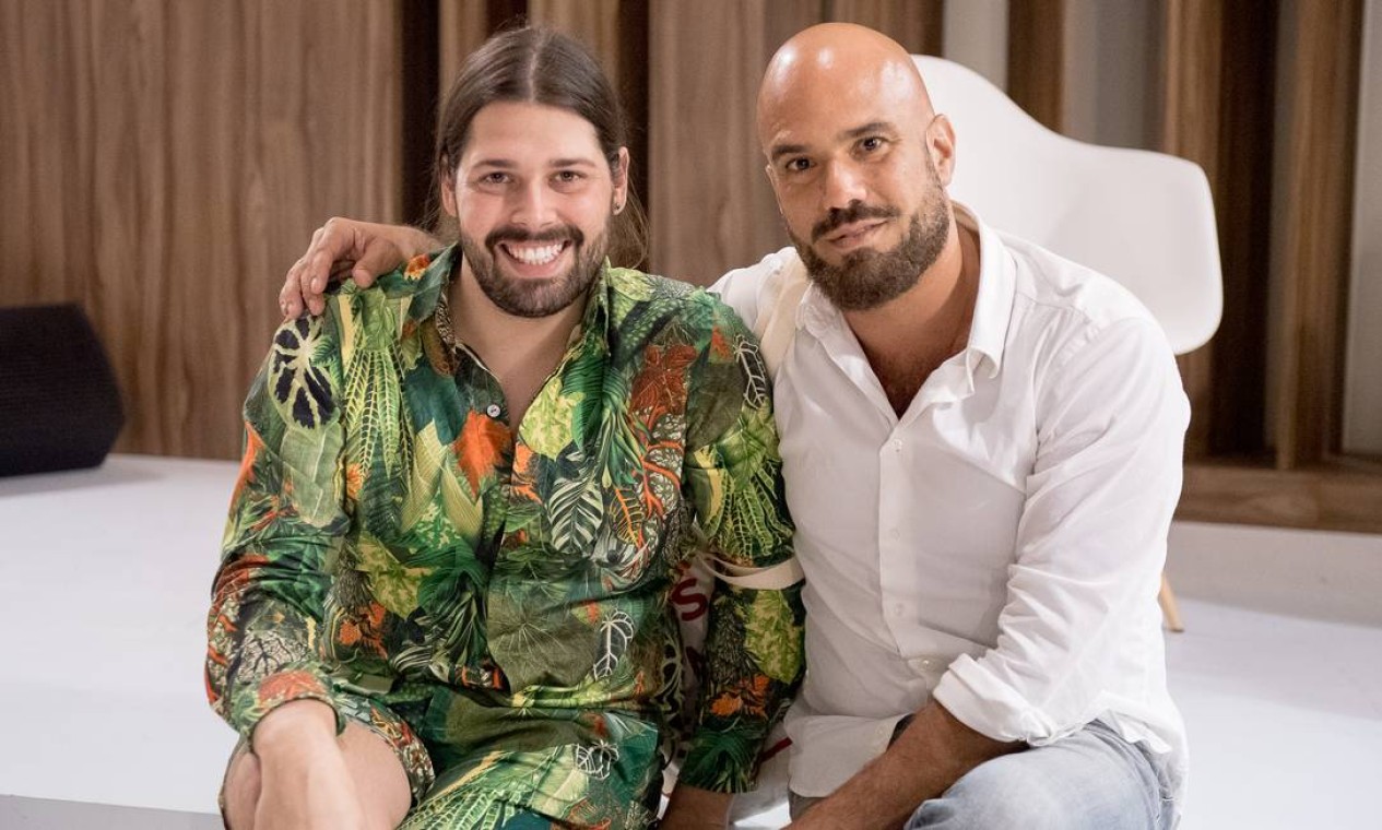 O estilista Thomaz Azulay e o maquiador Vini Kilesse Foto: Divulgação