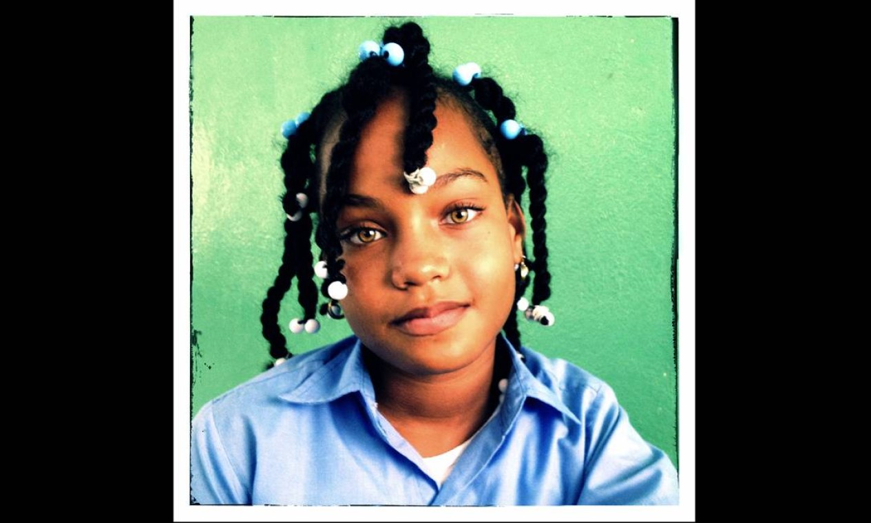 Imagem integrante do Everyday Latin America, um dos perfis do Instagram do projeto Everyday Everywhere. O fotógrafo Orlando Barria registrou esta menina, numa sala de aula, numa região açucareira habitada por descendente de haitianos na república Dominicana. Foto: Erika Santelices/Everyday Latin / .