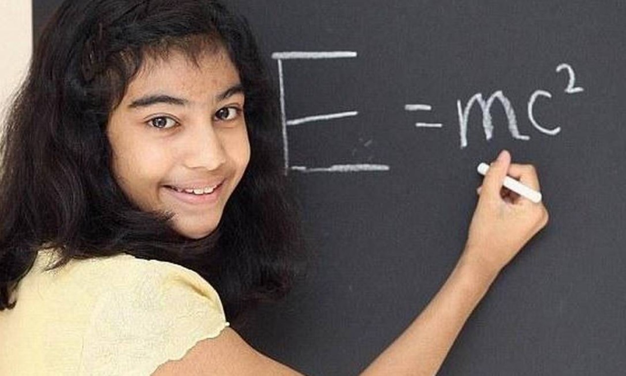 G1 - Garota de 12 anos 'supera' Einstein e tira nota máxima em teste de QI  - notícias em Educação