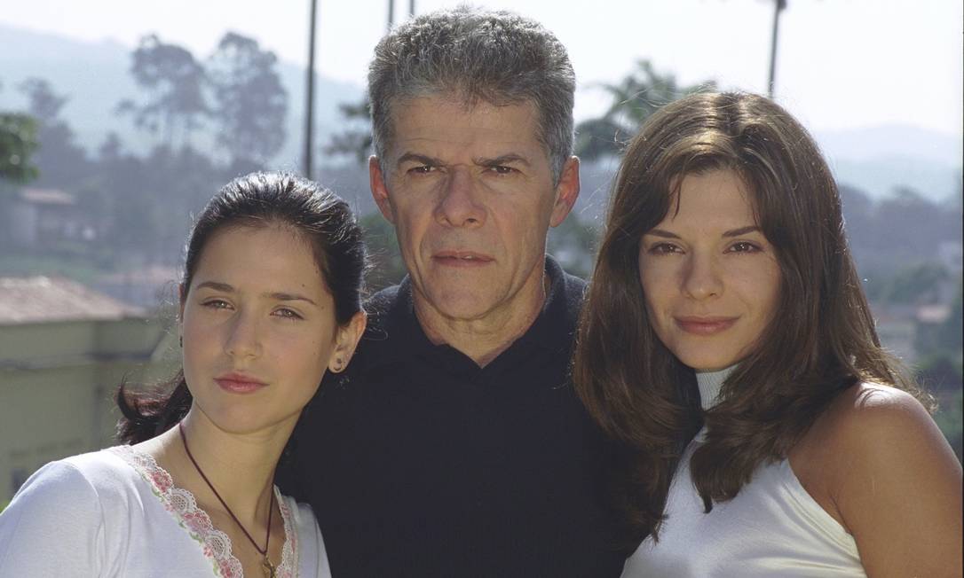 Mel Lisboa, José Mayer e Helena Ranaldi em 'Presença de Anita' Foto: Divulgação