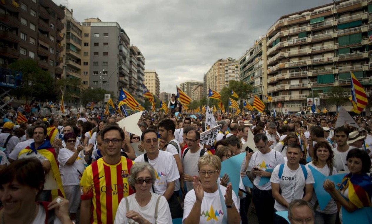 Centenas De Milhares Protestam Em Barcelona A Favor Da Independência Catalã Jornal O Globo 6056