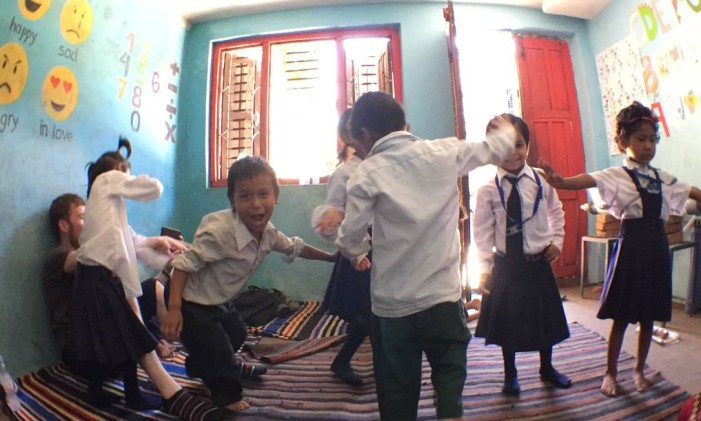 Brincadeira em escola do Nepal Foto: Arquivo Pessoal
