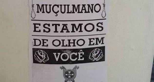Cartazes de grupo inspirado na Ku Klux Klan ameaçam homossexuais e