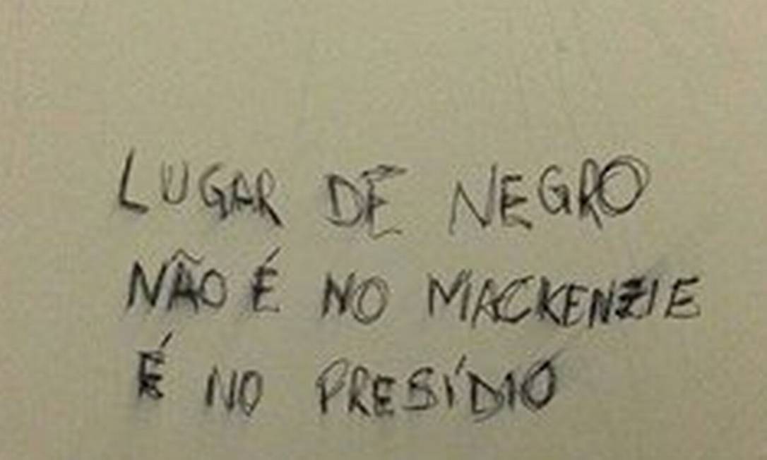 Reciocinio: Tinha uma frase na porta do banheiro da faculdade: Enquan