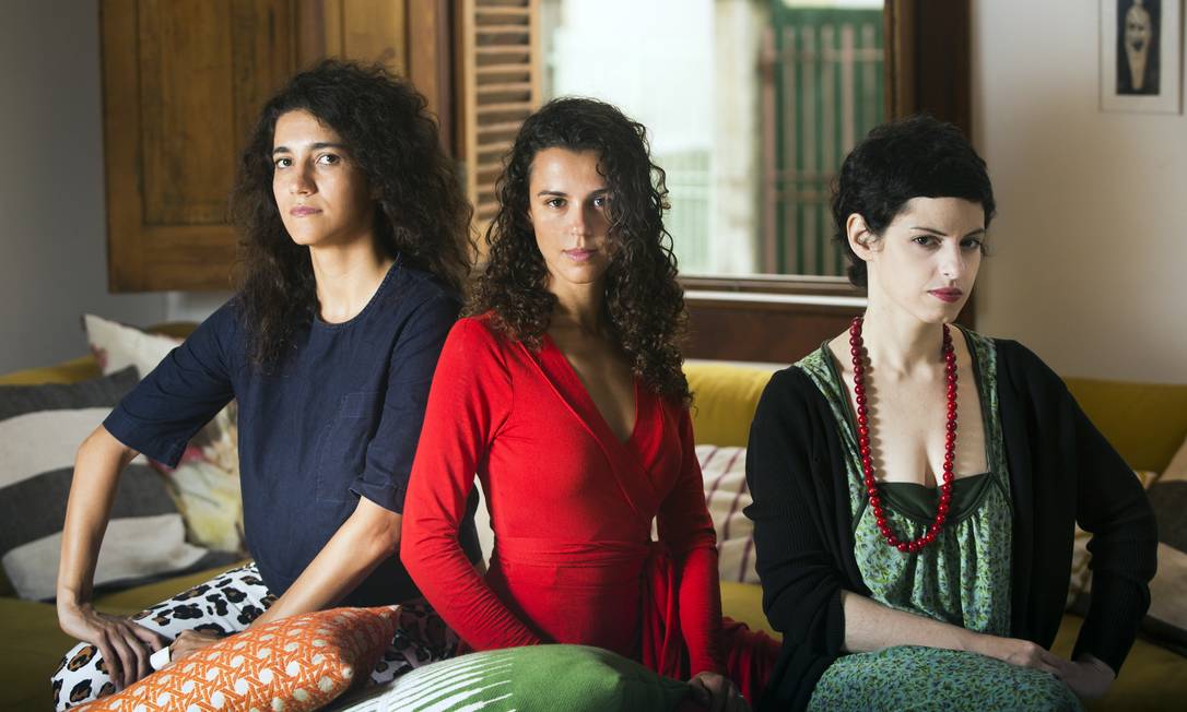 Antonia Pellegrino, Alessandra Orofino e Manoela Miklos, articuladoras do movimento #AgoraÉQueSãoElas Foto: Ana Branco / Agência O Globo