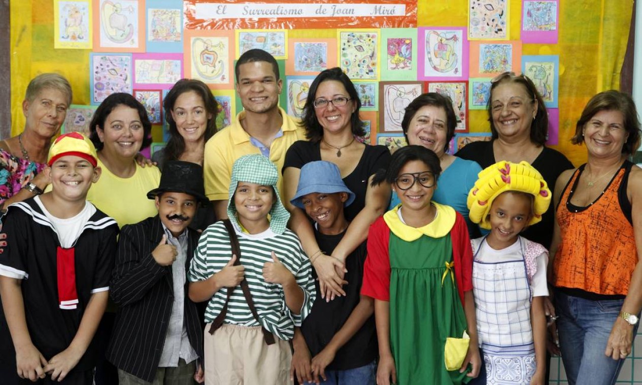 Alunos bilíngues apresentam peça teatral em inglês na Unidade