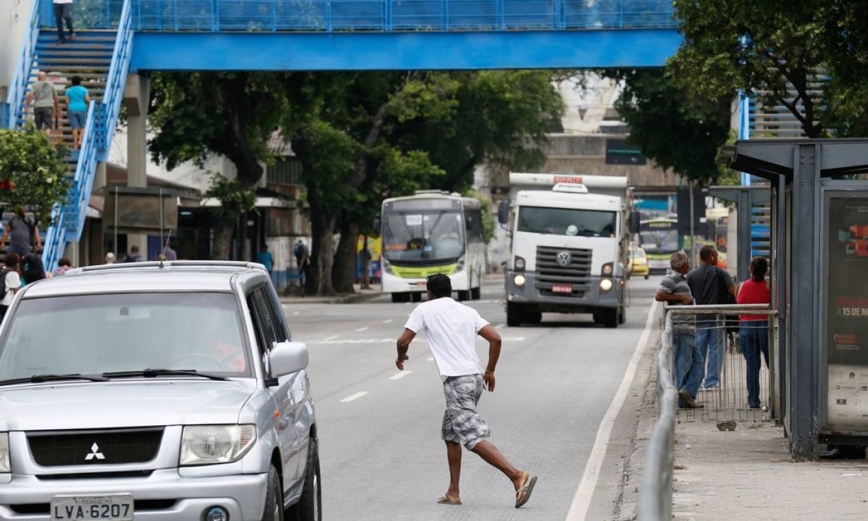 No Estado do Rio, os pedestres representam 43,7% das vítimas fatais de trânsito (excluindo aquelas que entram na categoria outros). No Brasil, são 25%. E em São Paulo, capital, 46% Foto: Pablo Jacob / Agência O Globo