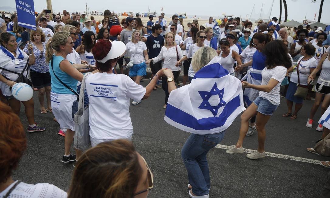 FIERJ realiza caminhada em Copacabana em apoio a Israel contra o terrorismo  - Super Rádio Tupi