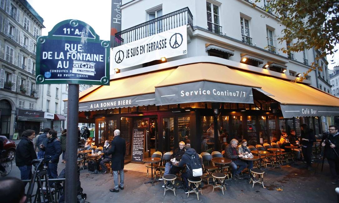 bares atacados em paris
