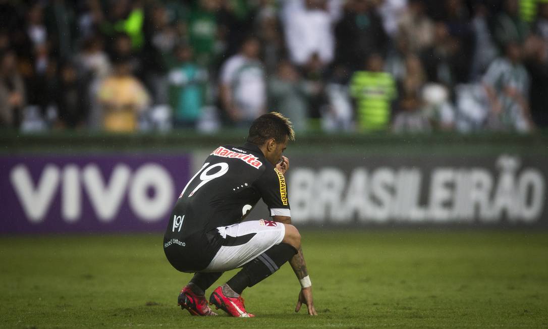 Coritiba perde para o Fluminense e é o segundo rebaixado no