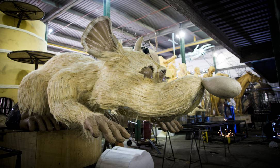 Vídeos mostram ratos gigantes passando no meio das pessoas na Rua da Lama