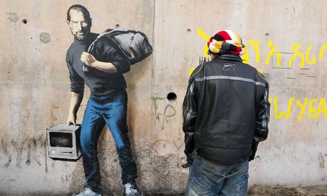 Novo grafite de Banksy critica xenofobia com imagem de Steve Jobs