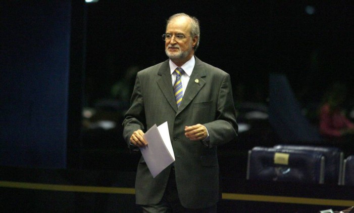 
Tucano. O ex-senador Eduardo Azeredo no plenário do Senado, em 2009
Foto: Ailton de Freitas 8-9-2009 / Agência O Globo