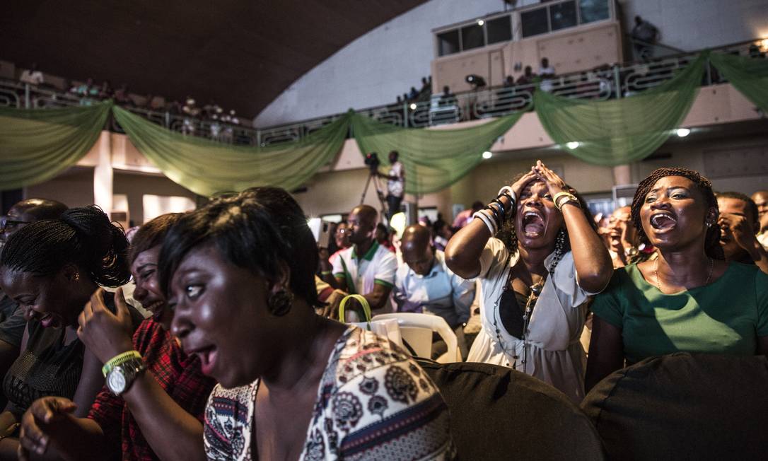 
Público se diverte durante show de comédia, cada vez mais populares em Lagos, na Nigéria
Foto:
Glenna Gordon
/
NYT
