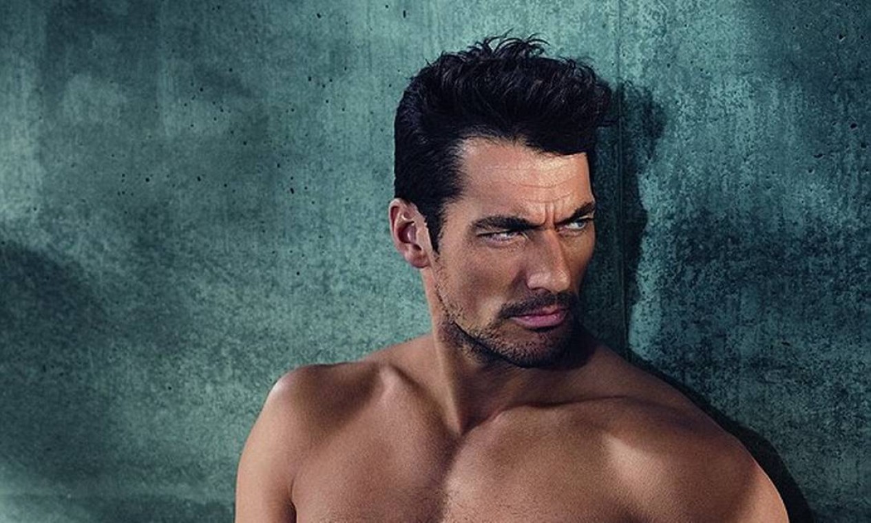 David Gandy, favorito da Dolce & Gabbana, mostra o físico para