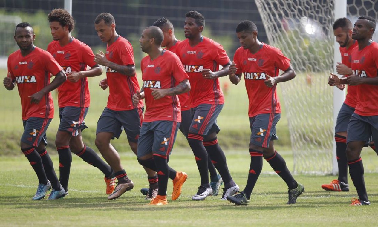 Após Oito Reforços Prioridade Do Flamengo é Um Zagueiro Jornal O Globo