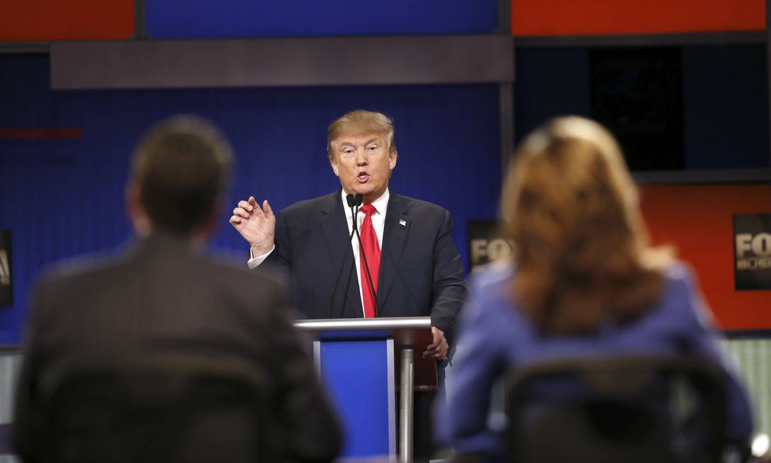 Donald Trump debate com rivais republicanos em North Charleston, Carolina do Sul Foto: ERIC THAYER / NYT