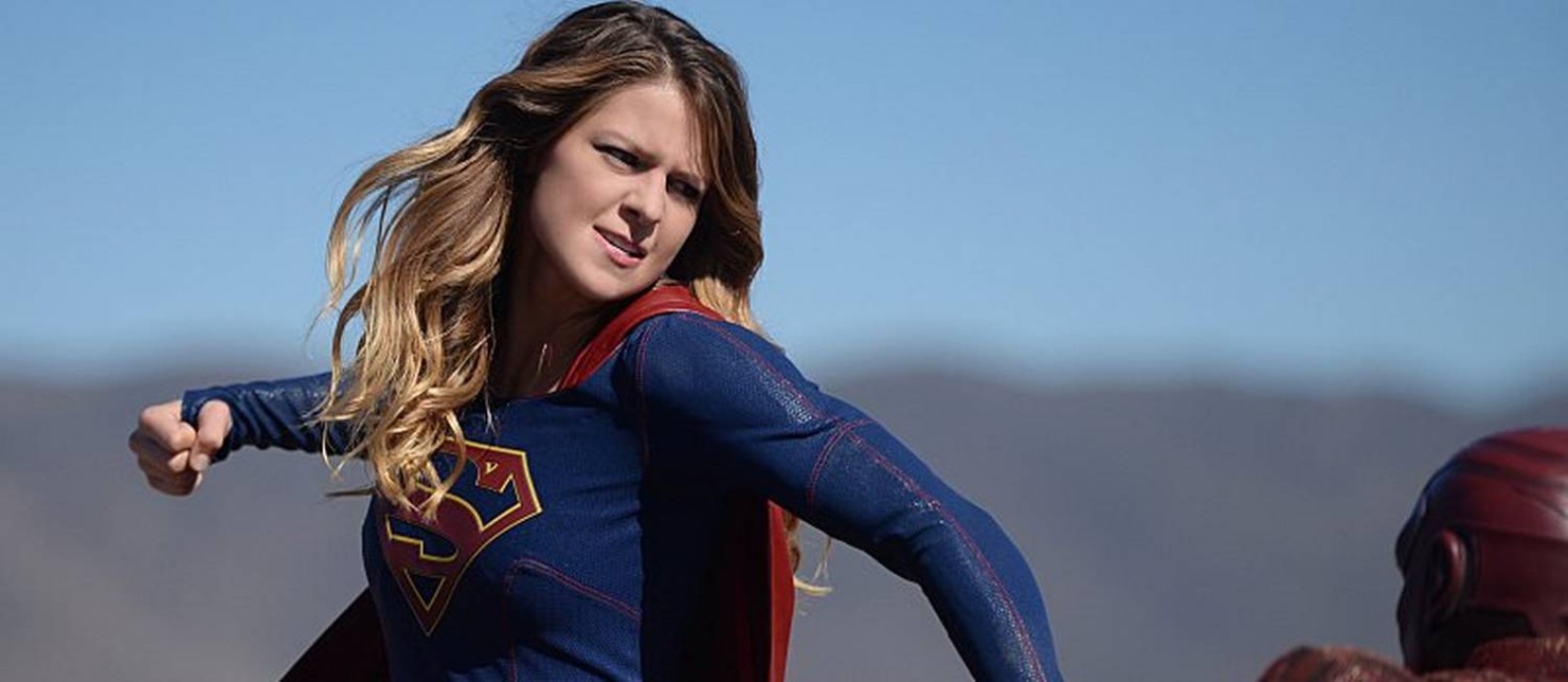Estrela De Supergirl Melissa Benoist Comenta Acusações De Assédio
