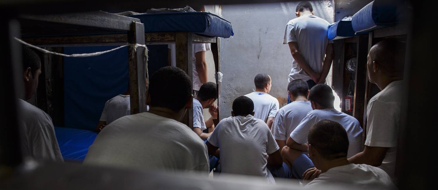 Detentos do presidio Ary Franco, no Rio Foto: Daniel Marenco / Agência O Globo/16-12-2015