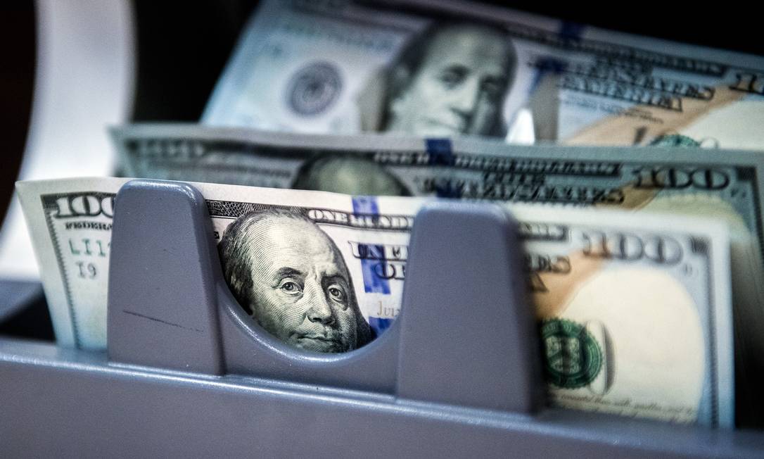 Cédulas de dólar, a moeda oficial dos Estados Unidos Foto: Akos Stiller / Bloomberg