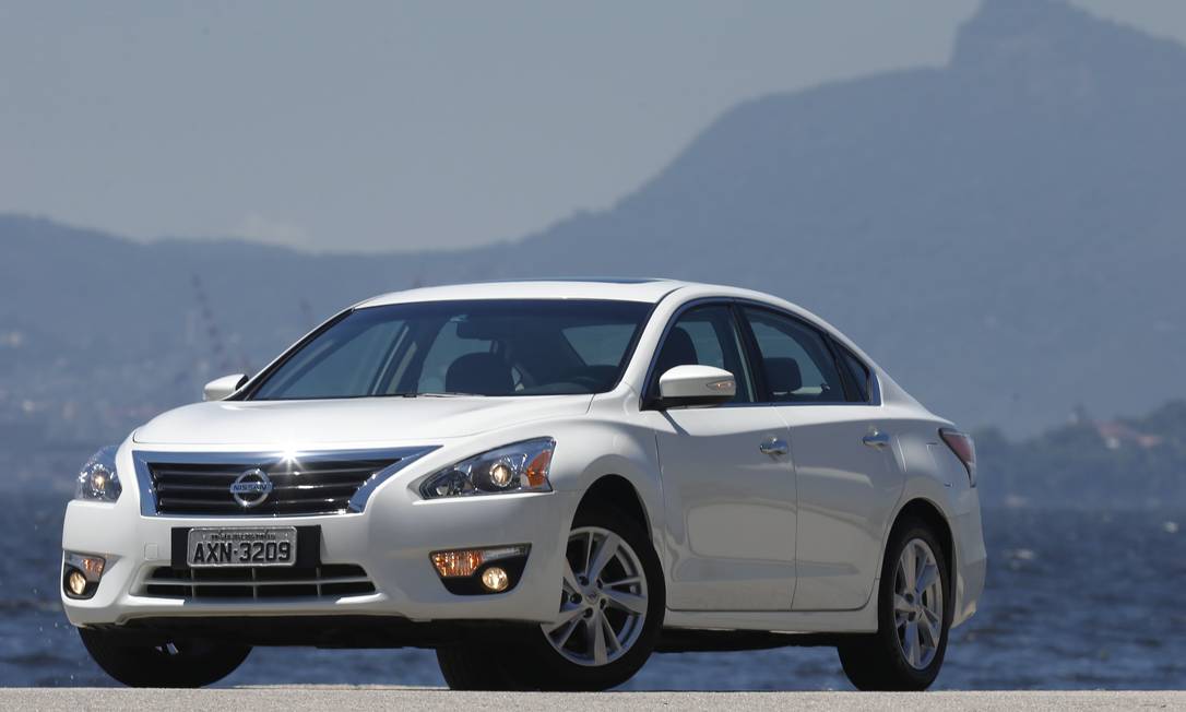 Altima, da Nissan, tem recall por falha na trava do capô - Jornal