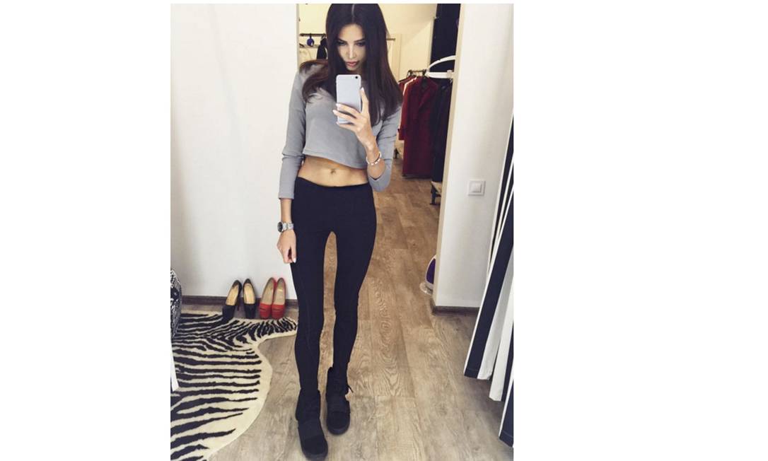 Size 6 model sparks controversy by posting skinny pictures of