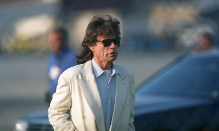 Mick Jagger no Aeroporto de Cumbica, em 1995 Foto: Arquivo O Globo / Agência O Globo